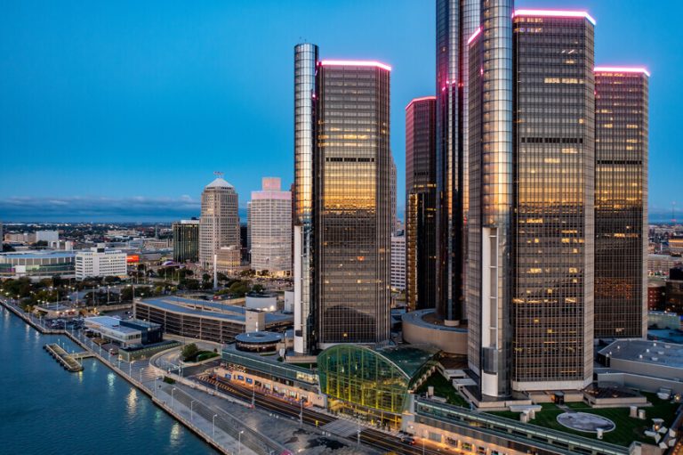 Renaissance-Center-Detroit-2-768x511